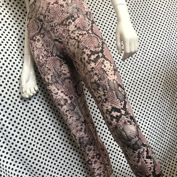 Evolution + Creation Extremely Realistic Python Capris Leggings/ Tights Sz Small - Picture 4 of 15